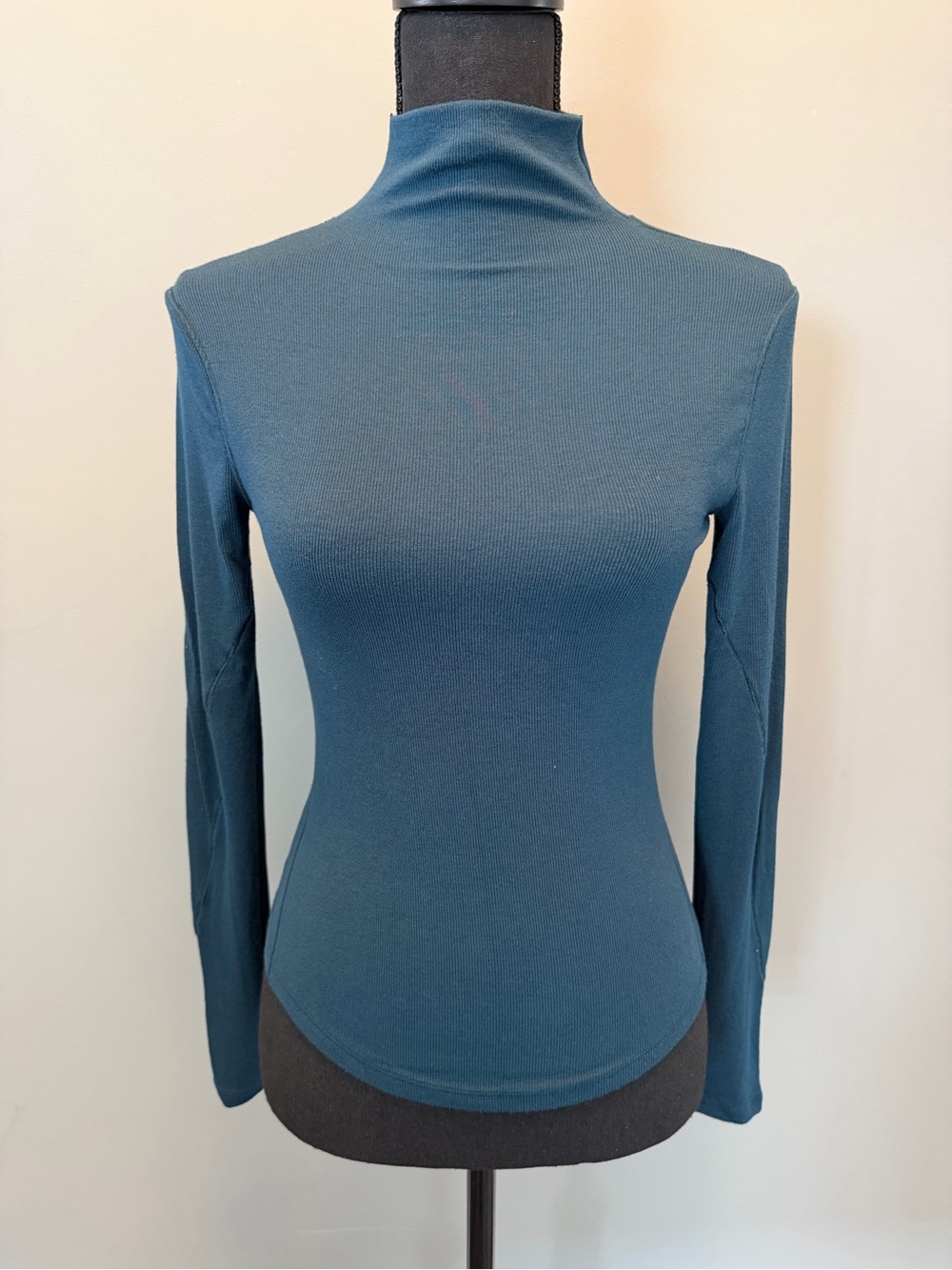 Lululemon Hold Tight long sleeve turtleneck